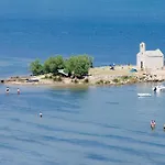 Gorgeous In With Kitchen Casa de Férias Posedarje